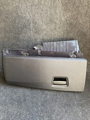 BMW 740i 750i 750Li 750xi F01 F02 2009-2015 guantera de tablero 9112164 Foto 1 de 4