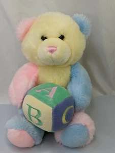 Aurora Baby Bear Peluche Blocco Pastello Musicale 11 Pollici ABC Blocco Peluche Giocattolo - Foto 1 di 9