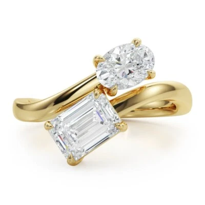 Toi Et Moi Emerald and Oval Lab Grown Diamond Fine Ring 14K Yellow gold IGI/GIA - Image 1 of 4