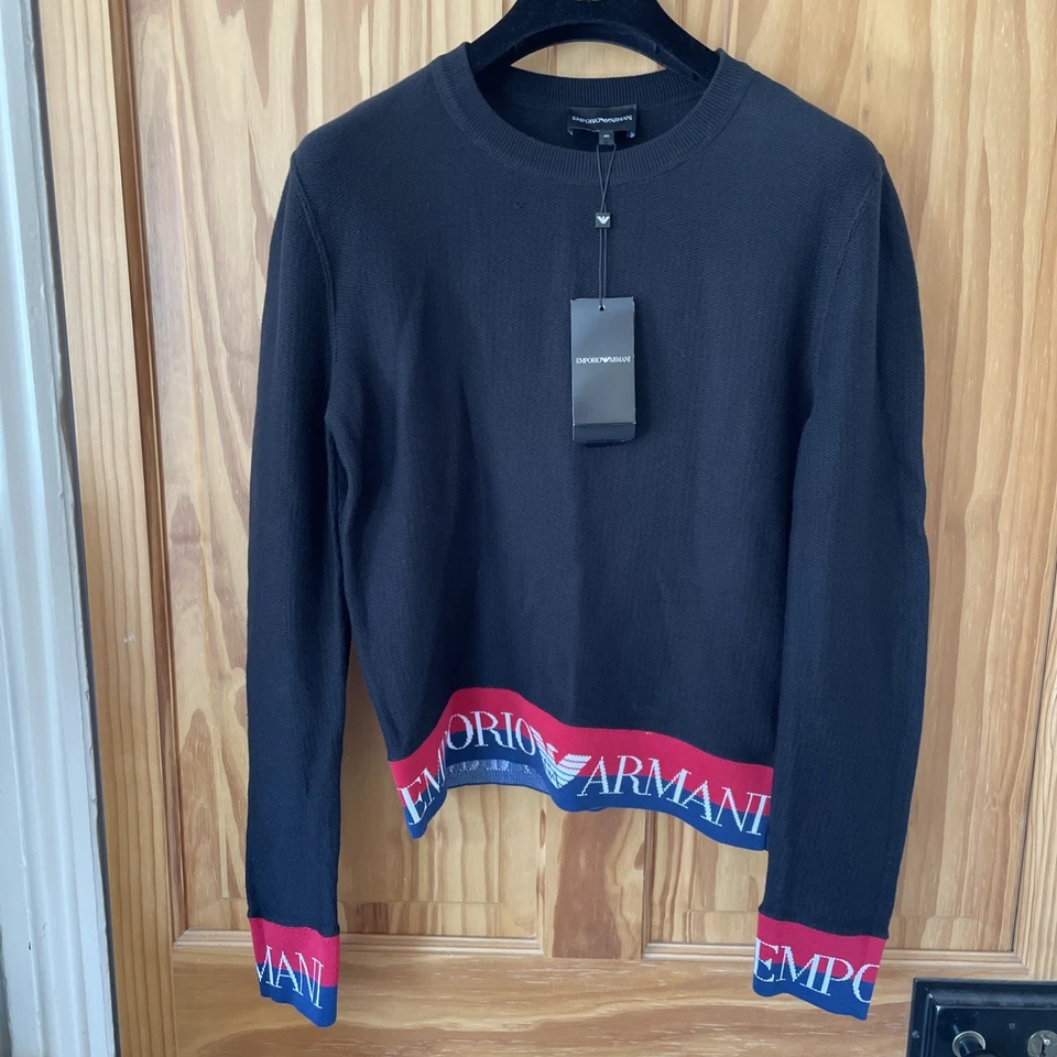 Suéter Emporio Armani para mujer negro talla 40 con logotipo talla EU 40. Precio de venta sugerido por el fabricante 185 GBP. Foto 1 de 4
