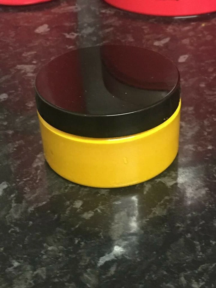 Organic turmeric face mask - Image 1 of 3