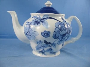 Stechcol Gracie Bone China Teapot, Blue White Flowers, 5 cup - Picture 1 of 12
