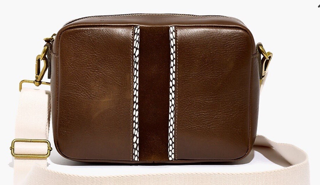 *Madewell* スエードスタッズカーブショルダーバッグ Madewell The Sport Camera Bag Crossbody Earthen Sand Multi