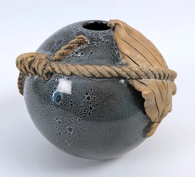 KERAMIK Design Vase Kugelvase SIGNIERT um 1960 Relief BLATT Kordel KNOTEN Vintag - Bild 1 von 4