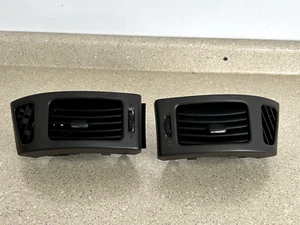 Par de ventilación de aire gris oscuro para tablero derecho conductor y pasajero Hyundai Sonata 11-14 - Imagen 1 de 2