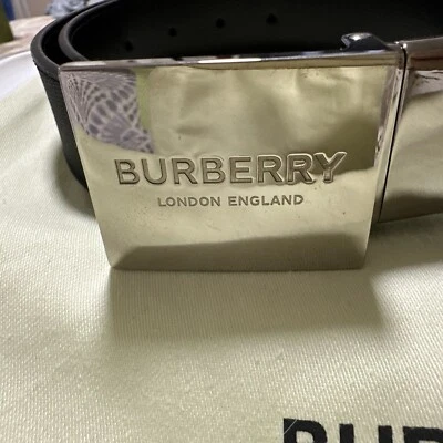 Nuevo con etiquetas Cinturón Burberry Reversible Placa Hebilla Londres Talla 30/75 Carbón Oscuro/Negro Foto 1 de 4