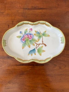 Herend QUEEN VICTORIA Hand Painted Pin Tray or Dish 7705/VBO Hungary - Picture 1 of 4