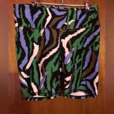 DVF VERDE AZUL MARRÓN BLANCO NEGRO ANIMAL PRINT YOGA SHORTS GRANDES Foto 1 de 2