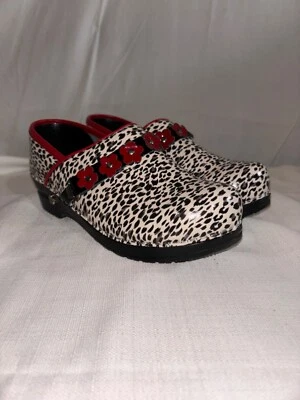 Zapatos zuecos Sanita Koi para mujer de cuero con estampado de leopardo EU 37 US 6.5-7 NUEVOS SIN CAJA NUEVOS Foto 1 de 4