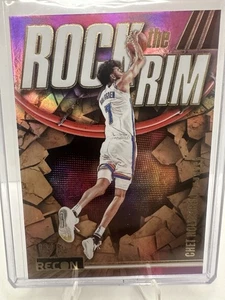 2023-24 Panini Recon Chet Holmgren Rock The Rim Viola 6/75 - Foto 1 di 8