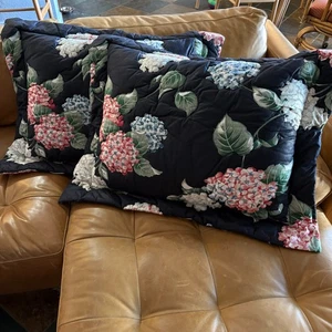 (2) Standardgröße maßgefertigte handgefertigte Hortensien auf schwarzen Kissenbezügen Blumenmuster - Bild 1 von 7