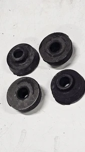 McCord Engine Valve Cover Grommets Fit 1960-64 Ford 272 292 312 V8 NOS Made USA - Foto 1 di 3