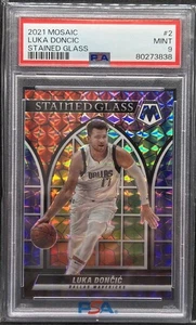 2021-22 Panini Mosaic Luka Dončić Astuccio Vetro Colorato Hit SSP Graded PSA 9 MINT - Foto 1 di 2