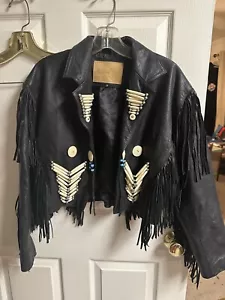 Kobler verzierte Lederjacke geschnitzt schwarzer Besatz Conchos Perlen einheimische Fransen Crop - Bild 1 von 11