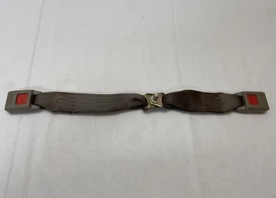 OEM 1998-2001 Subaru Impreza Cinturón de seguridad central Hebilla Trasero Medio Izquierdo LH Beige Foto 1 de 4