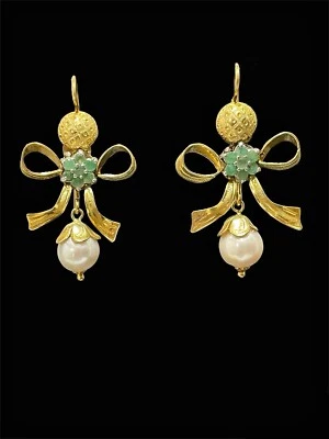 Orecchini artigianali in argento 925 placcato oro con perle e smeraldi - Immagine 1 di 4