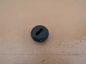 Stihl 024 AV Wood Boss Chainsaw OEM Oil Cap - Picture 1 of 4