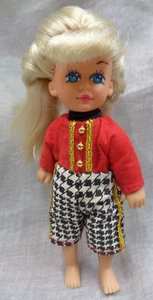 Muñeca KID KORE 1995 de Colección ~ Rubia 5" H ~ Patrón Pata de Gallo Conjunto - Imagen 1 de 5