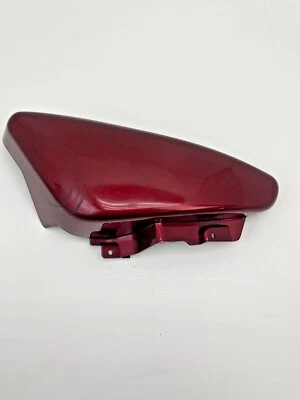 Carenado de asiento de cuadro izquierdo Suzuki Boulevard M109R VZR 1800 2005-2009 plástico rojo Foto 1 de 4