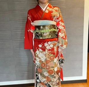 Kimono japonés FURISISODE.Seda pura.Bordado.oro rojo negro.180cm.Solo kimono - Imagen 1 de 4