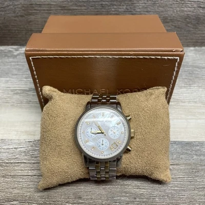 Reloj para mujer Michael Kors MK5057 Ritz esfera plateada correa de acero inoxidable de dos tonos Foto 1 de 4