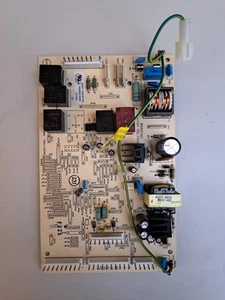 200D6221G025 GE Refrigerator Control Board / WKKT 1304-00-72A - Picture 1 of 3
