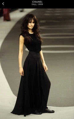 Auth. CHANEL '99A Black Ribbed Knit Sleeveless Cropped Wool Sweater Top sz 42 - Image 1 of 4