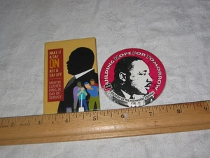 Two Martin Luther King Jr Pinback Buttons Milwaukee Journal 2.5" - Picture 1 of 1