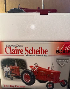 SpecCast Claire Scheibe 1/16 Memorial Farmall 400 Limited Edition #CUST729 #321* - Picture 1 of 2