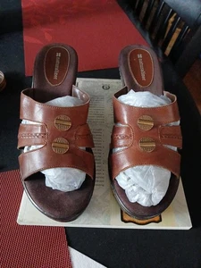 Naturalizer Women's Slip On Sandals Brown Leather Upper Sz 10W - Picture 1 of 7