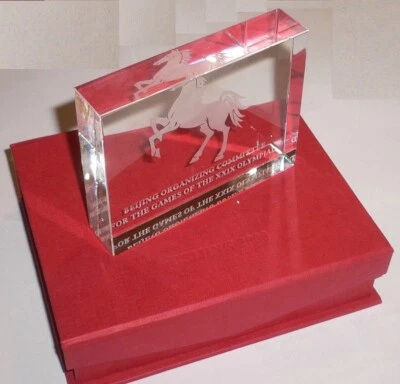 Escultura de vidrio original del Comité Olímpico Organizador de los Juegos Olímpicos de Beijing 2008 Foto 1 de 4