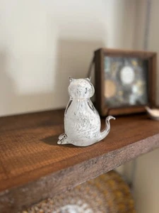 Fermacarte gatto in vetro artistico vintage, vetro trasparente con vortici bianchi, fatto a mano - Foto 1 di 7