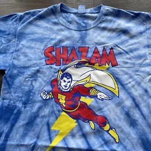 NEU SHAZAM Batik Logo T-Shirt; Größe Herren Erwachsene Large; DC Comics Tee; Klassiker - Bild 1 von 6