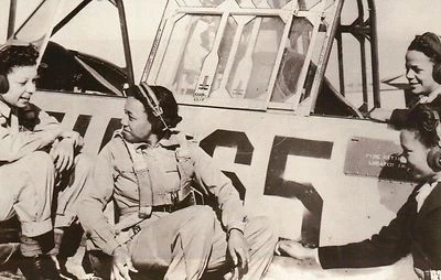 Enfermeras del ejército en Tuskegee c1943, campo aéreo del ejército, mujeres afroamericanas - postal Foto 1 de 2