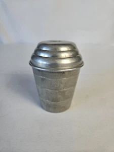 Vintage Mirro Mixette 8oz 1 Cup Aluminum Shaker Measuring Cup Beehive Lid USA - Picture 1 of 7