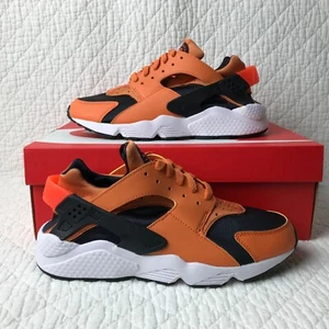 Nike Air Huarache Scarpe Uomo TG 8.5 "Hot Curry" Arancione Nero Bianco DO6694-800 - Foto 1 di 11