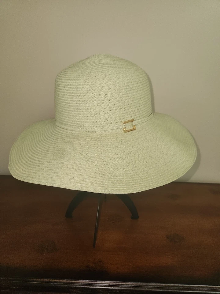 Sombrero Cloche Liz Claiborne Primera Edición Verde Pálido con Adorno Dorado Foto 1 de 1
