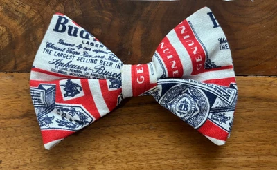 Pajarita Budweiser King of Beers - Clip para hombre 5" x 3 1/2" Foto 1 de 4