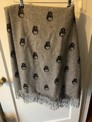 Tahari 100% 灰色和黑色羊绒骷髅毛毯 50x60 — 第 1/2 张图片