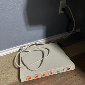 Tripp Lite Isobar Command Console CCI6 PLUS Surge Suppression - 9 Foot Cord - Afbeelding 1 van 4