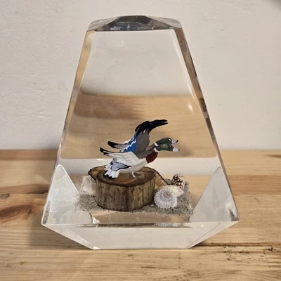 Alessandro Albrizzi Wild Geese Mallard Ducks Lucite Obelisk on Wood Sand 20 世纪 70 年代 — 第 1/4 张图片