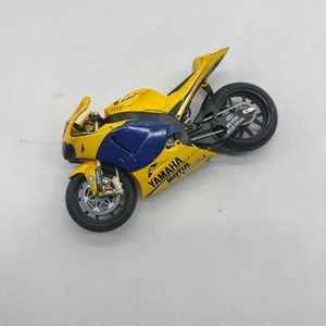 MOTORRAD MODELL YAMAHA YZR - M1 VALENTINO ROSSI - ALTAYA - MASSSTAB 1:12 "DIECAST" - Bild 1 von 6
