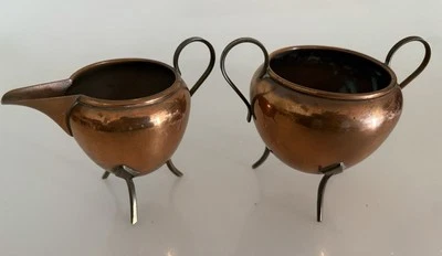 Antiguo azucarero y crema de cobre con base de latón hecho en Suecia Foto 1 de 4