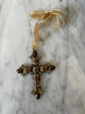 Esmalte de color ámbar y cruz de cristal en cinta Foto 1 de 4