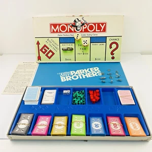 1992 Monopoly Vintage Parker Brothers Real Estate Trading Game COMPLETE - Picture 1 of 17