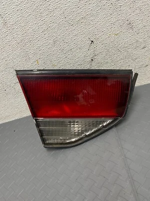 Luz trasera interior izquierda conductor izquierdo Mitsubishi Galant 1997 a 1998 OEM A1960 DG1 Foto 1 de 4