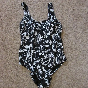 Hurley Large Black White Floral One Piece Swimsuit Pad Bra Cups Wider Straps - Picture 1 of 2