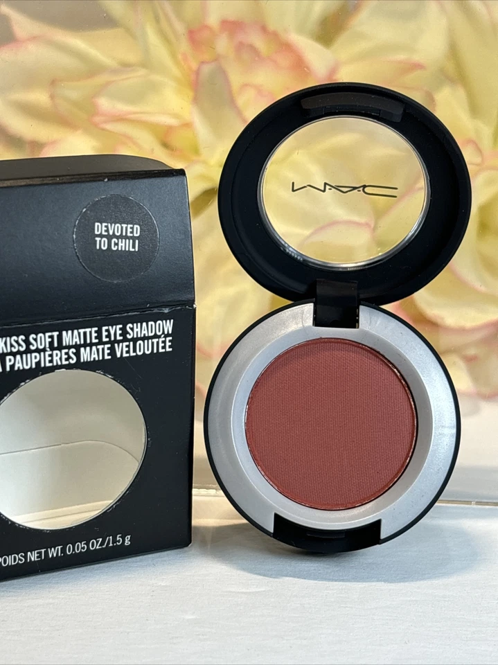 MAC Powder Kiss Matte Eye Shadow DEVOTED TO CHILI Full Size New in Box Free Ship - Image 1 of 1