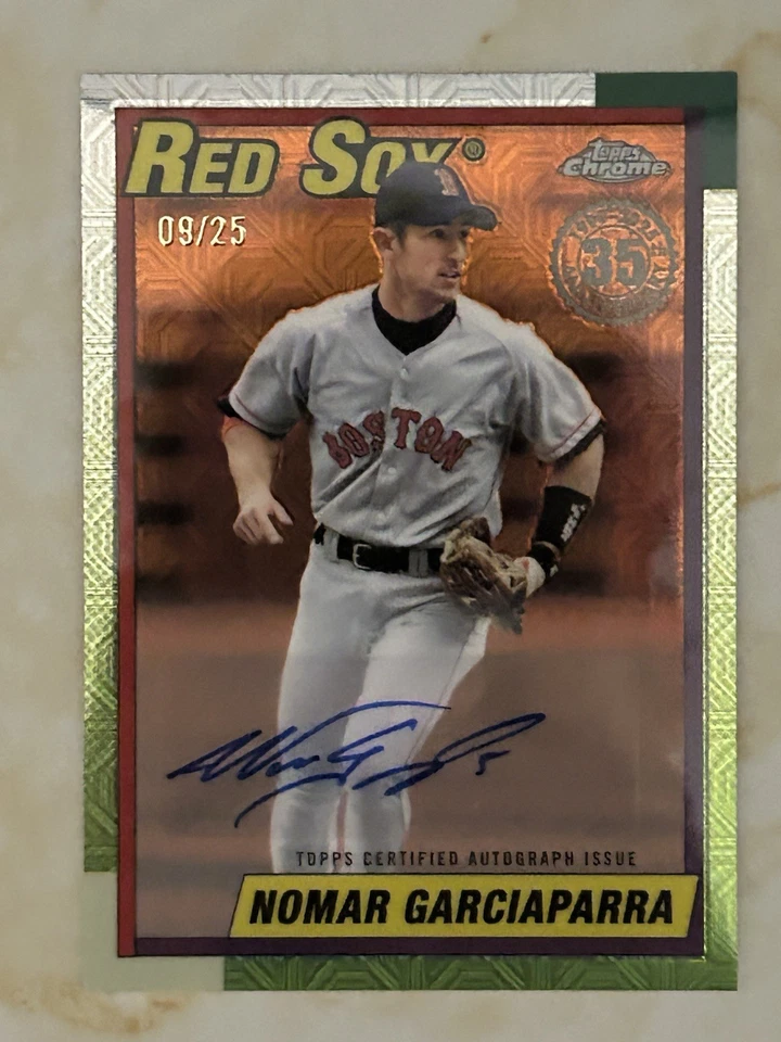 Actualización Topps 2025 Nomar Garciaparra Naranja Automático/25 - Paquete Plata 1989 Medias Rojas Foto 1 de 3