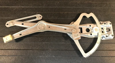 Regulador de ventana delantero derecho Mercedes-Benz - 202-720-05-46 - para MBZ C230 y más Foto 1 de 4